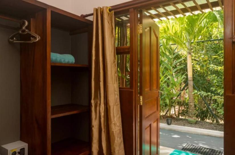 Milles Montagnes Residence Anse Royale Exterior photo