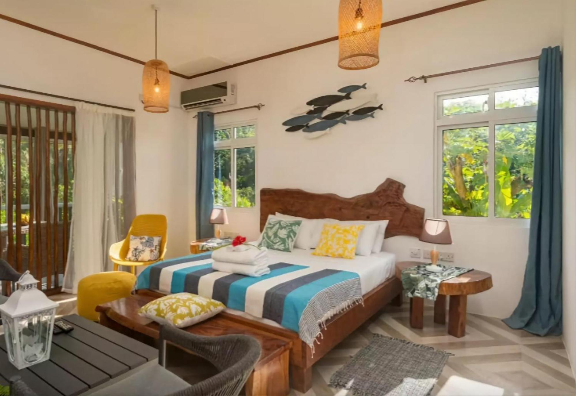 Milles Montagnes Residence Anse Royale Exterior photo